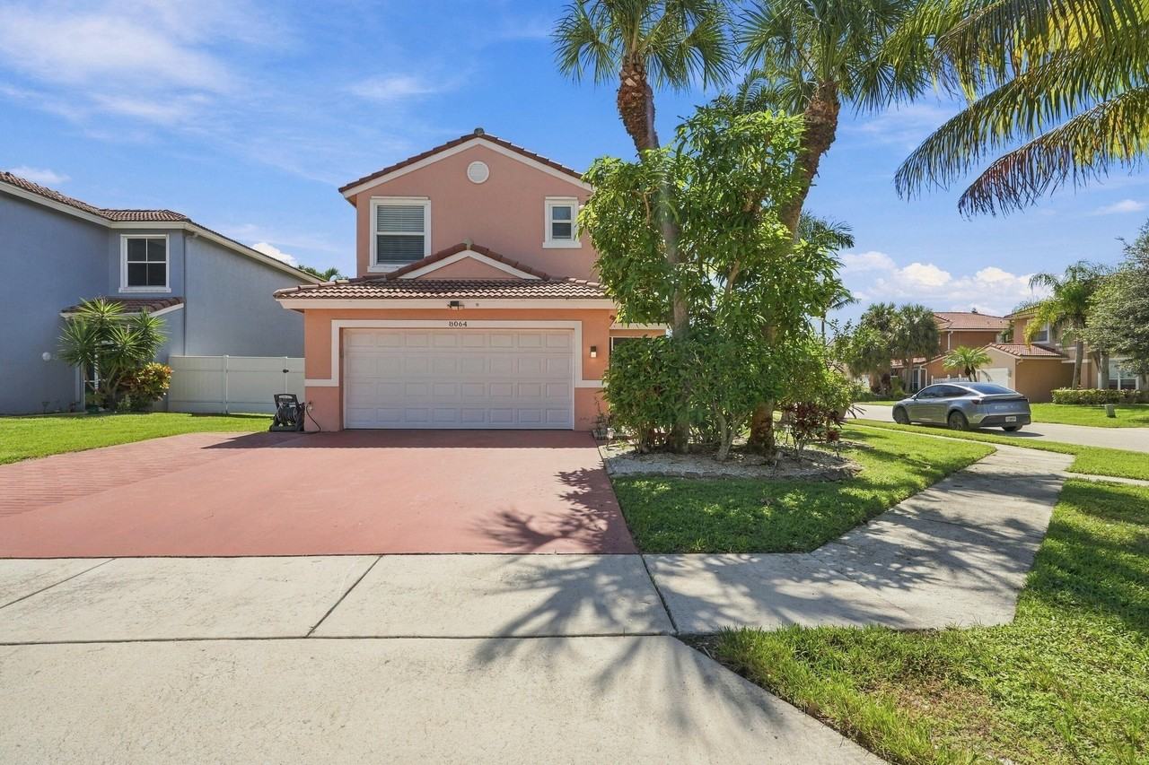 8064 Pelican Harbour Dr - Photo 4 of 32