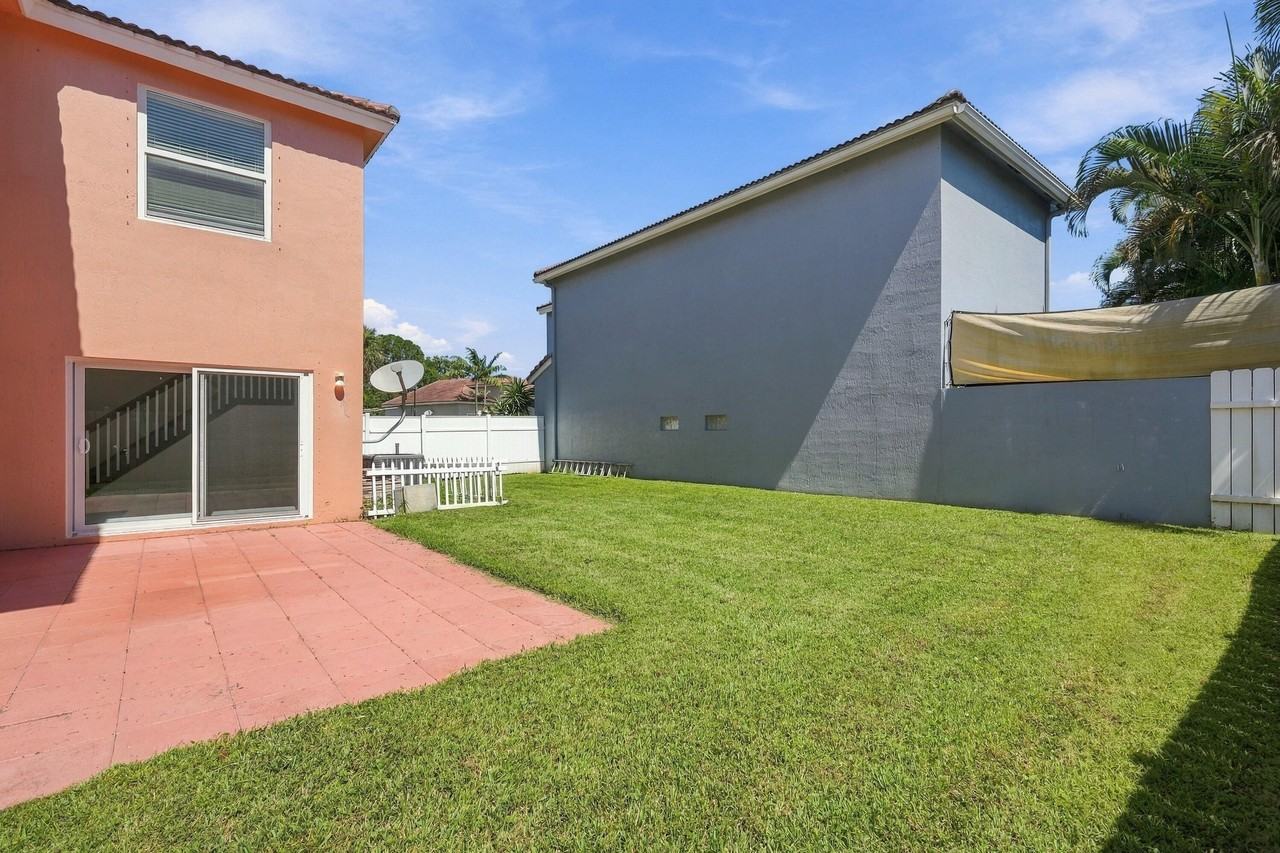 8064 Pelican Harbour Dr - Photo 6 of 32