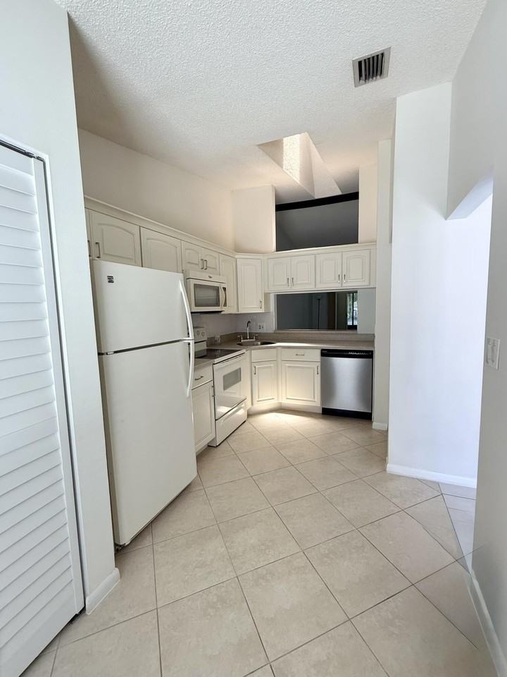 2054 Sw Silver Pine Way #123B - Photo 7 of 21