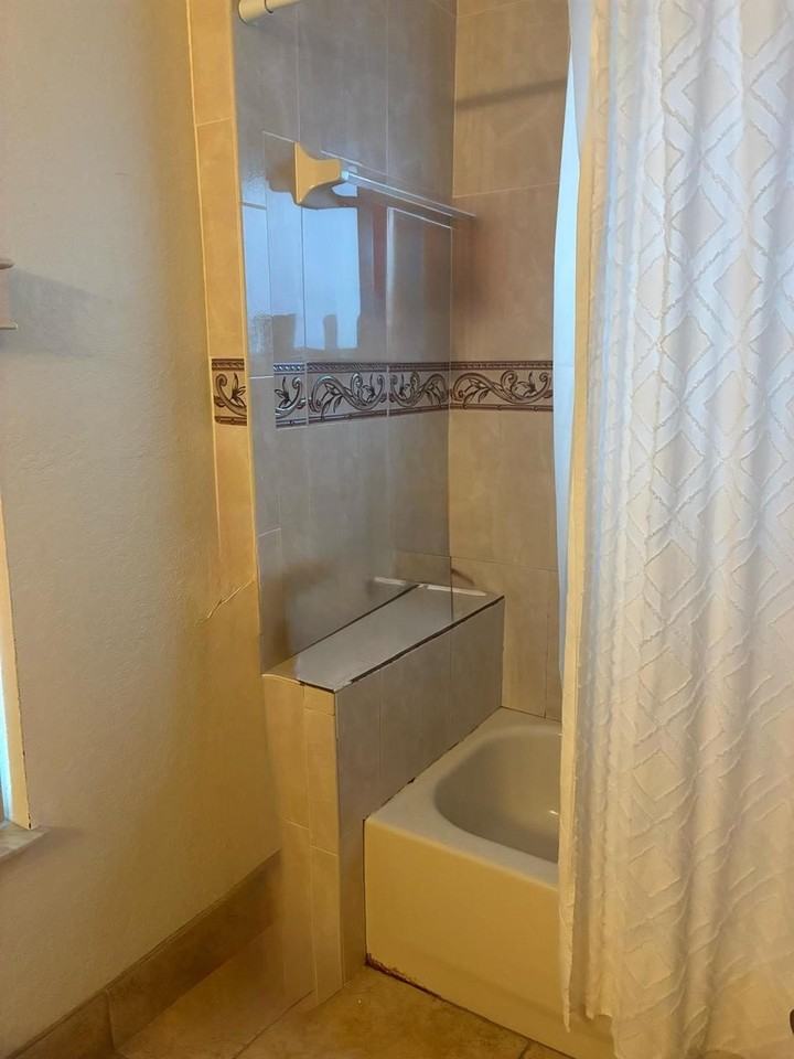 330 Sw 14th St - Photo 2 of 10
