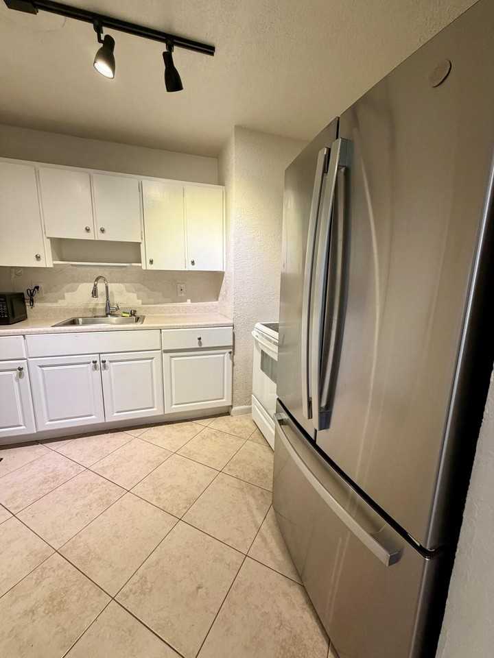 1226 S H St - Photo 5 of 19
