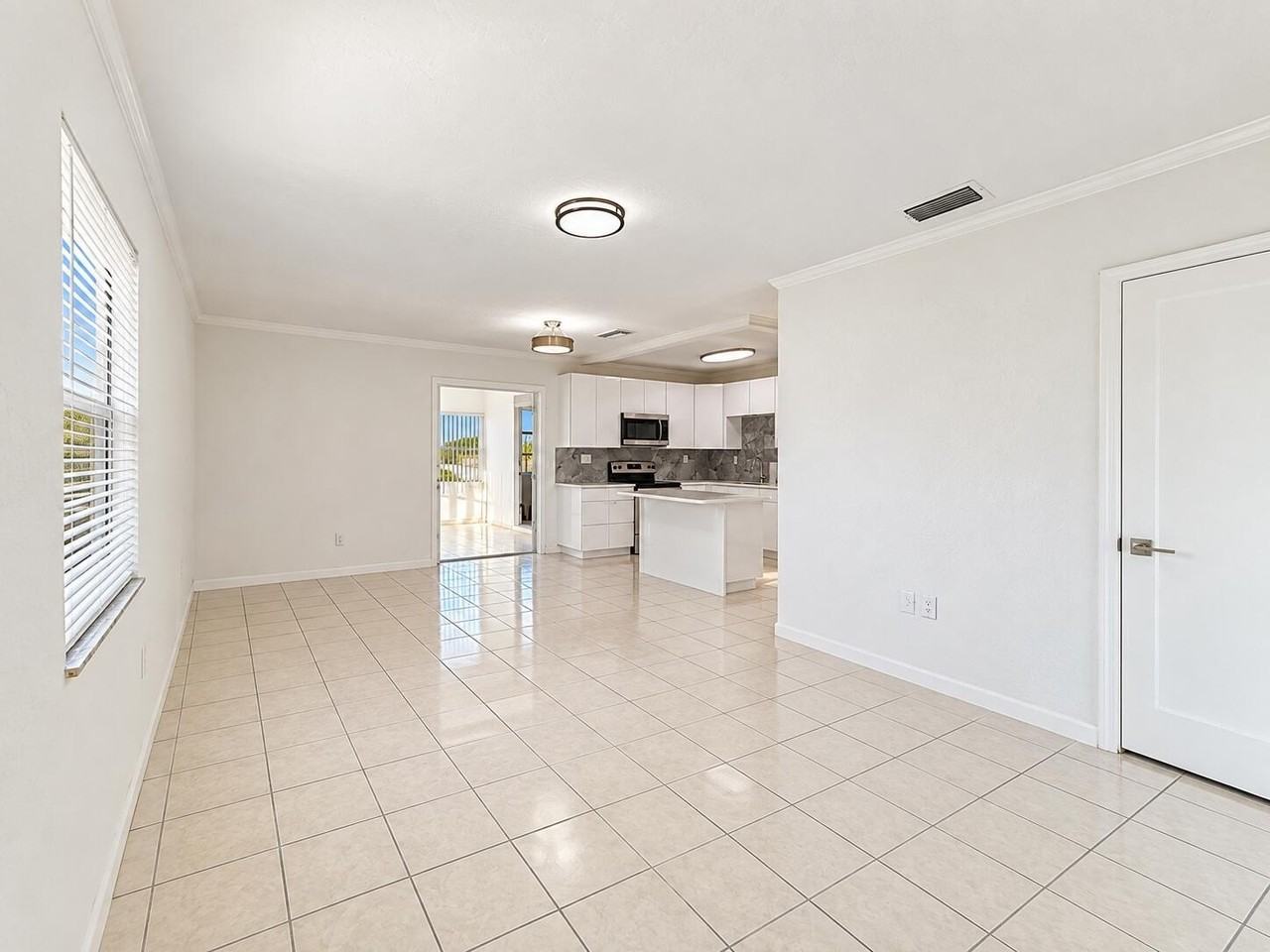 835 Fernwood Dr - Photo 4 of 22