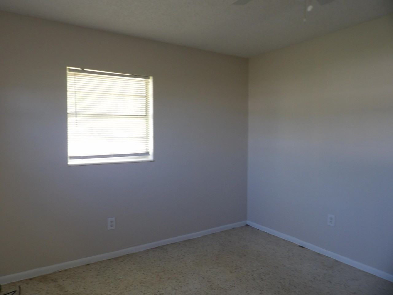 2420 Seneca Ave - Photo 4 of 7