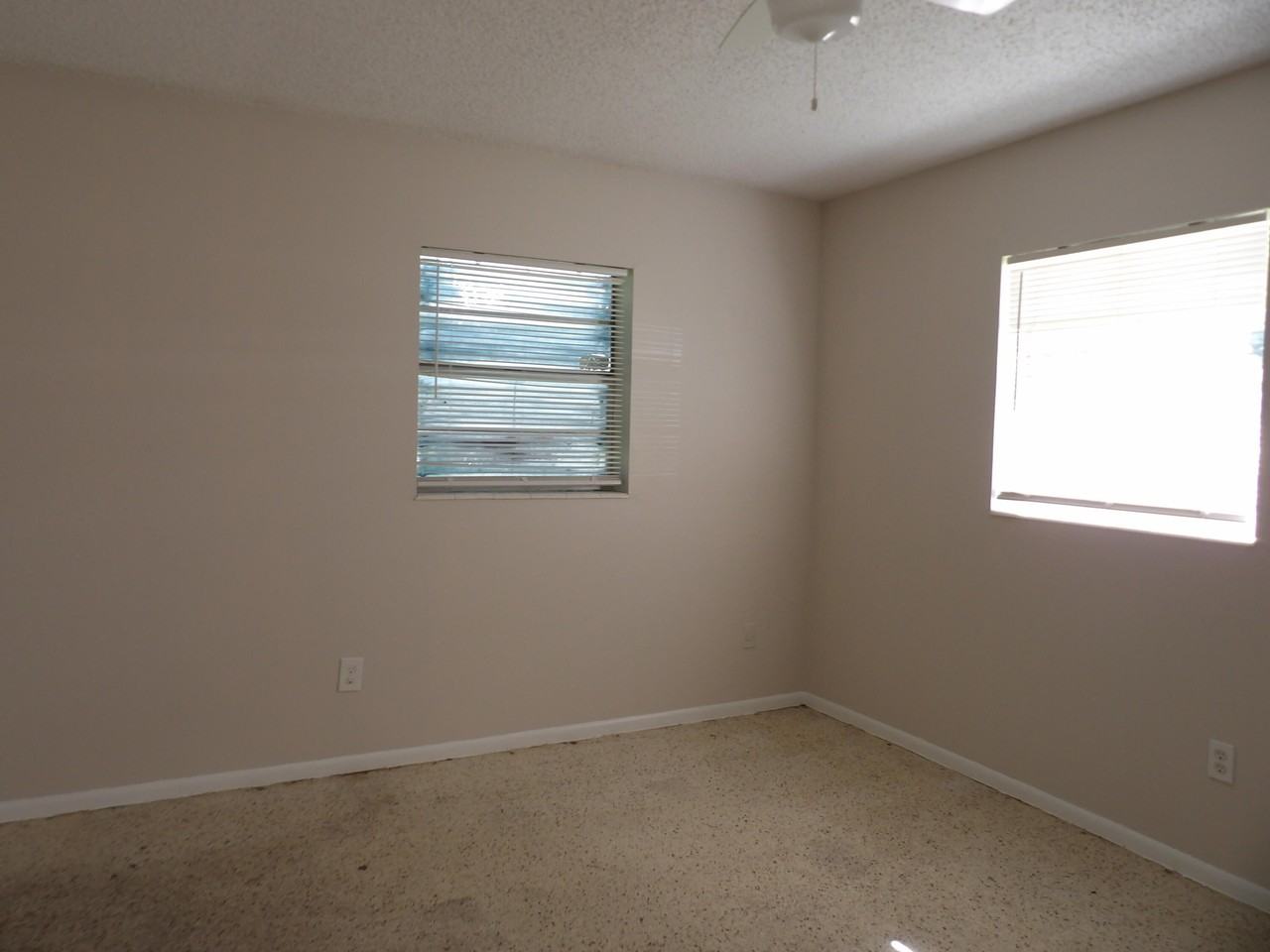 2420 Seneca Ave - Photo 6 of 7