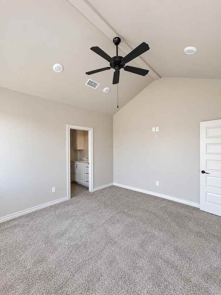 1028 Holiday Dr #1028 - Photo 5 of 7