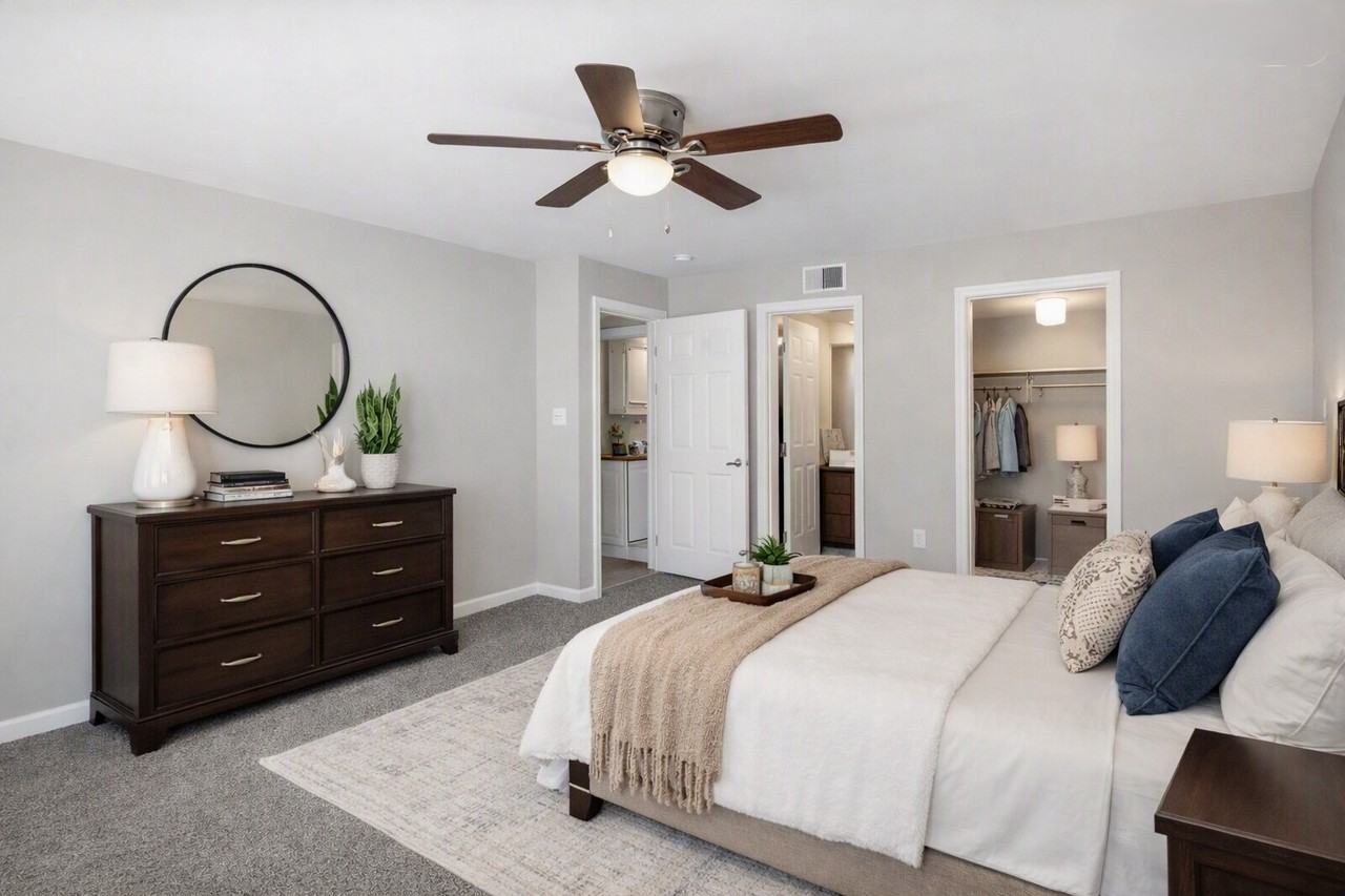 Richmond Hills Apartments - Photo 5 of 33