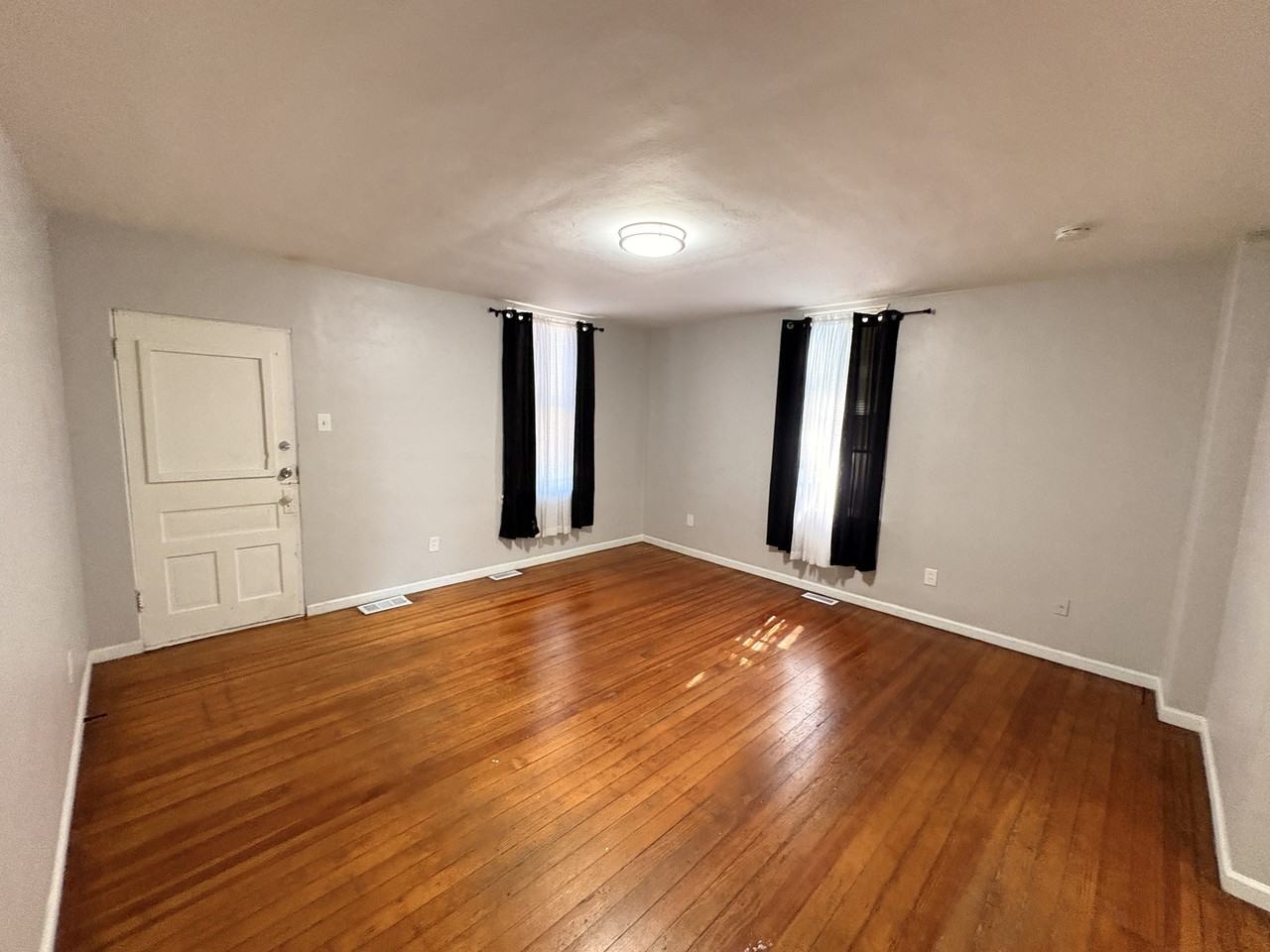 111 S 13th St #1 - Photo 4 of 18