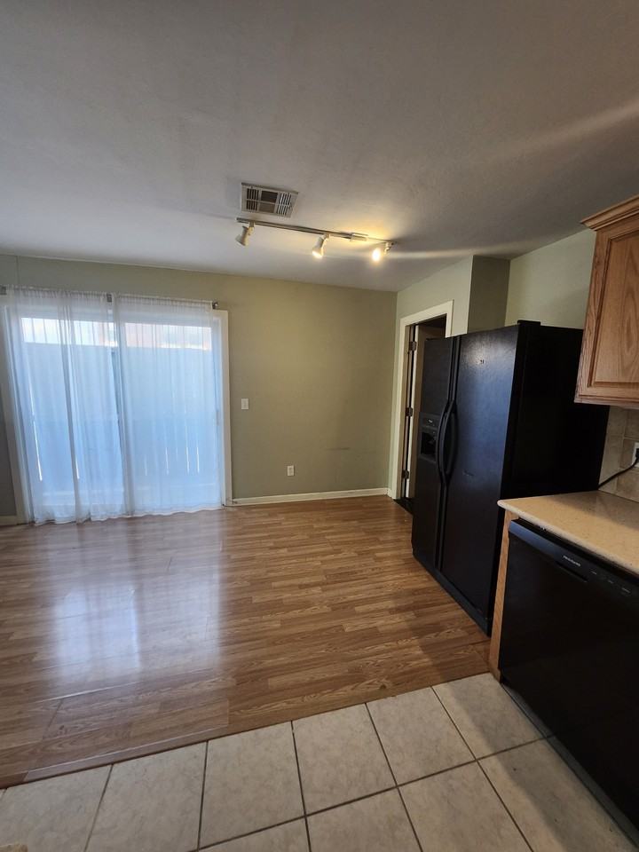 1214 Nw 22nd St #1 - Photo 4 of 30