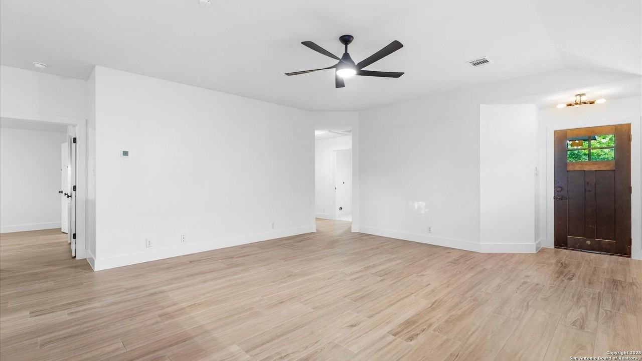 6608 Sally Agee - Photo 3 of 29