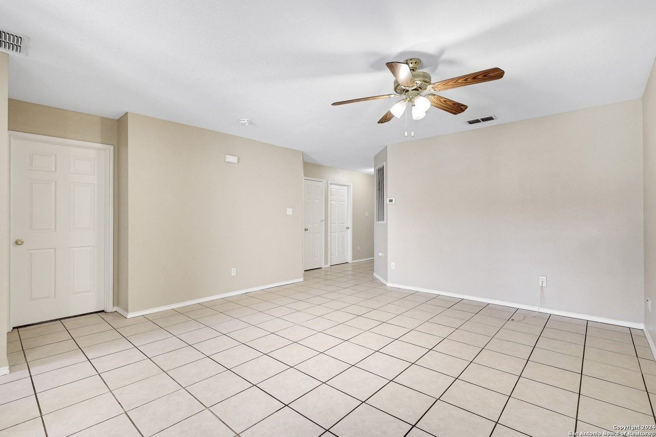 1076 Misty Acres Dr - Photo 6 of 25
