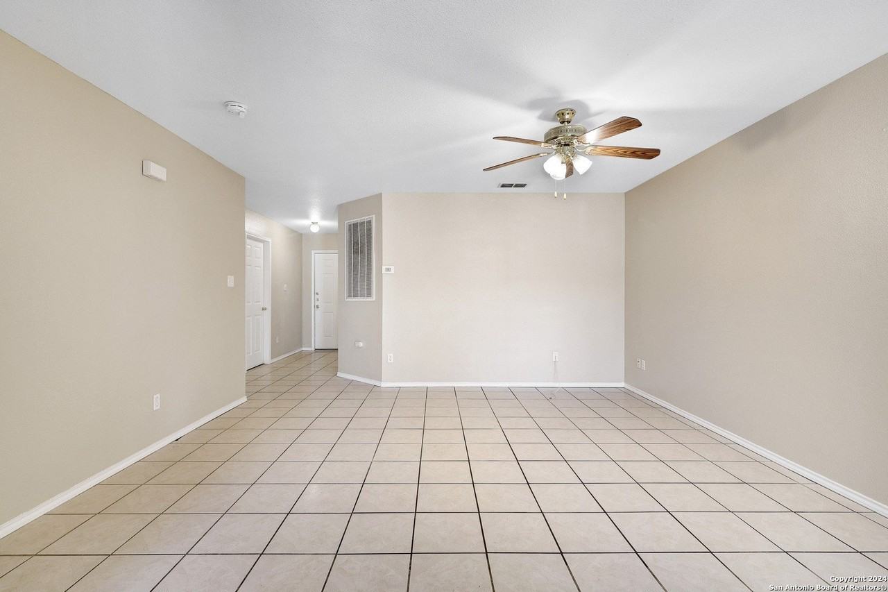 1076 Misty Acres Dr - Photo 7 of 25