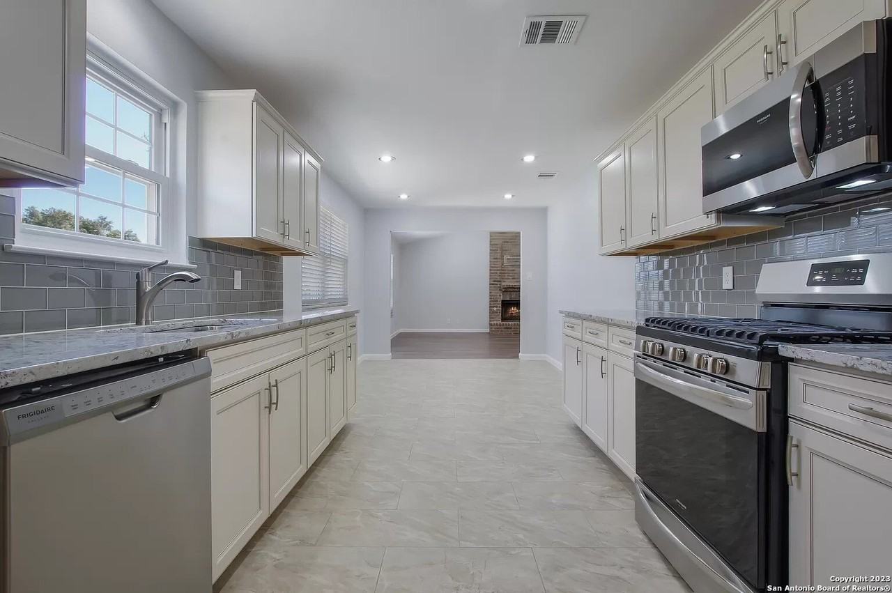 7246 Flaming Forest St - Photo 5 of 13