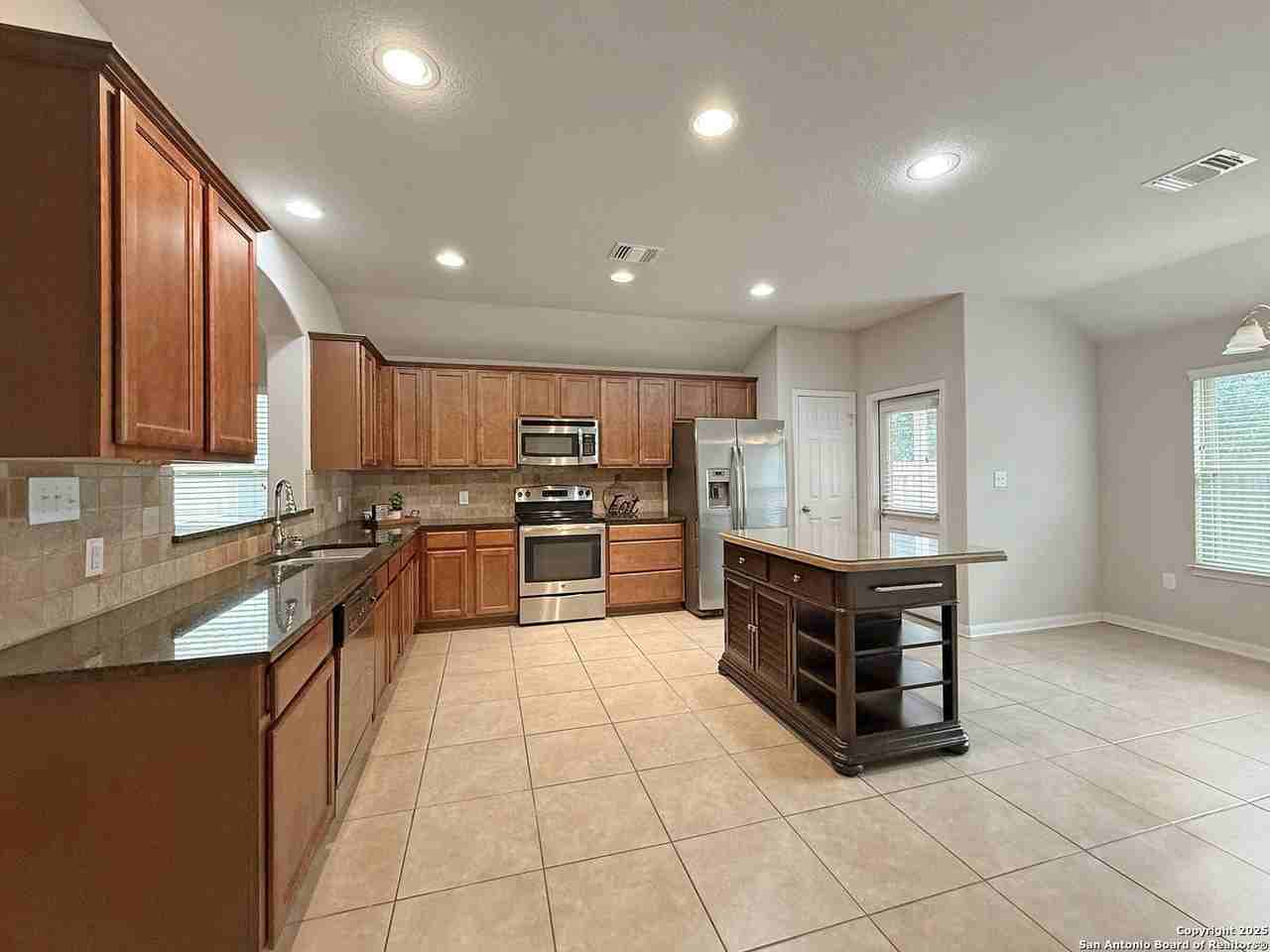 4096 Cherry Tree Dr - Photo 7 of 20
