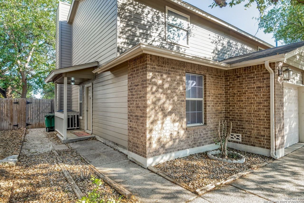 8006 Galaway Bay - Photo 2 of 25