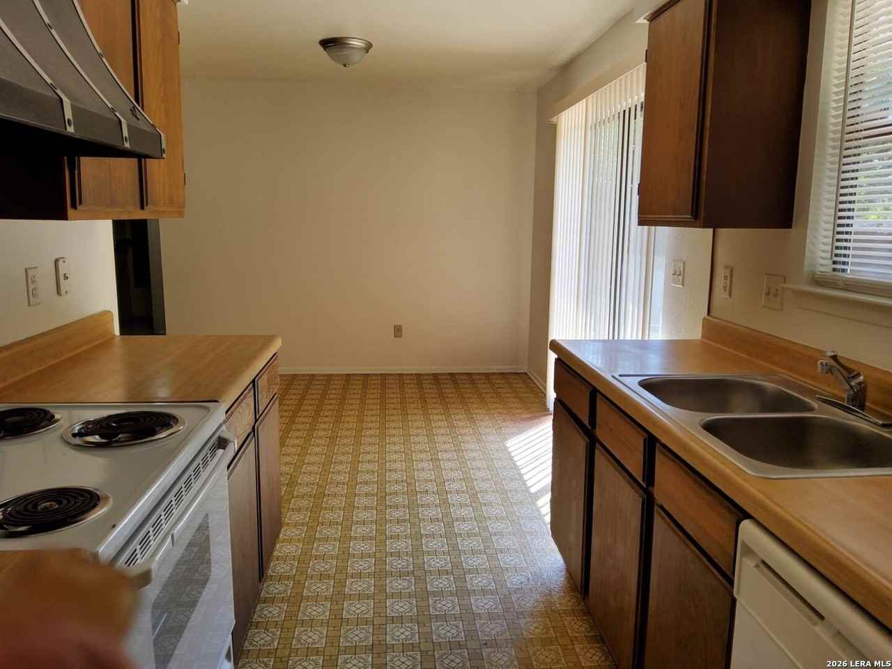 9414 Valley Dale St - Photo 5 of 15