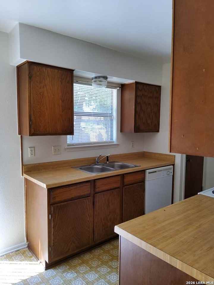 9414 Valley Dale St - Photo 6 of 15