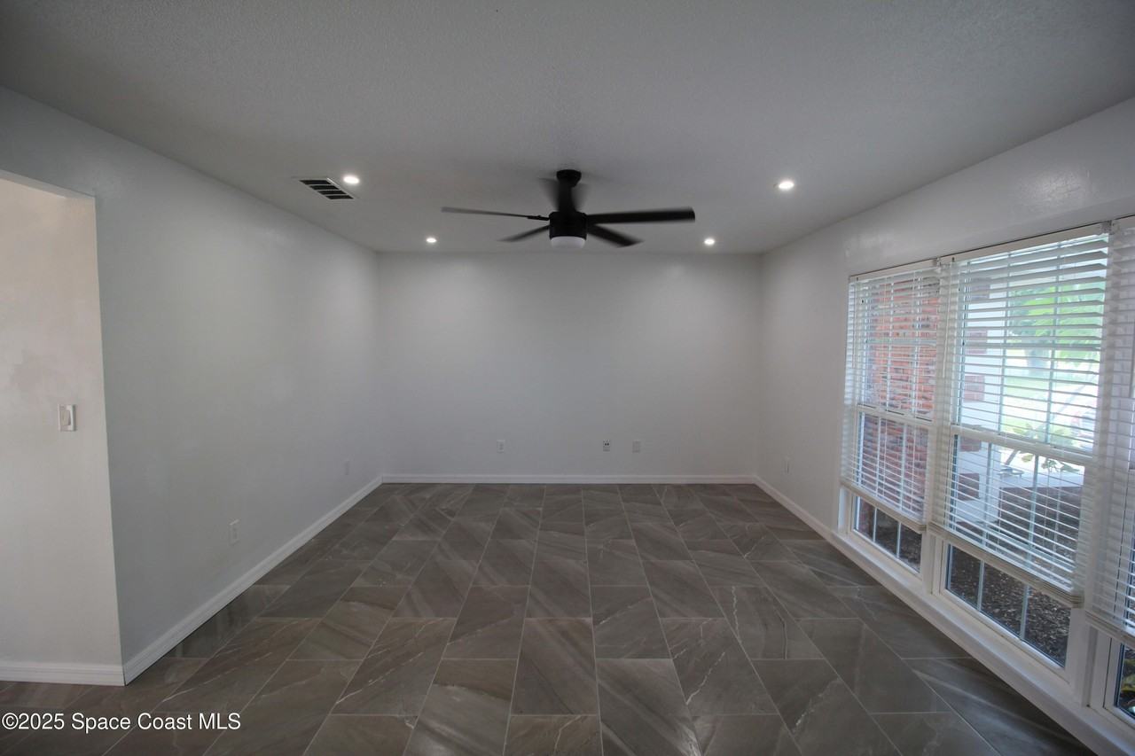 3002 Edgewood Dr Ne - Photo 4 of 24