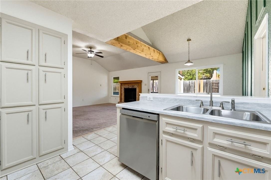 105 Mandy Cir - Photo 5 of 15