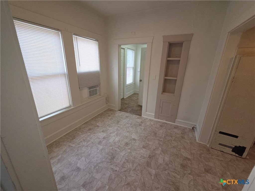 711 S 15th St - Photo 3 of 6