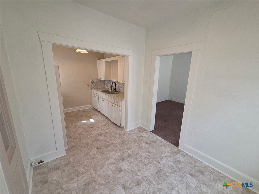 711 S 15th St - Photo 4 of 6