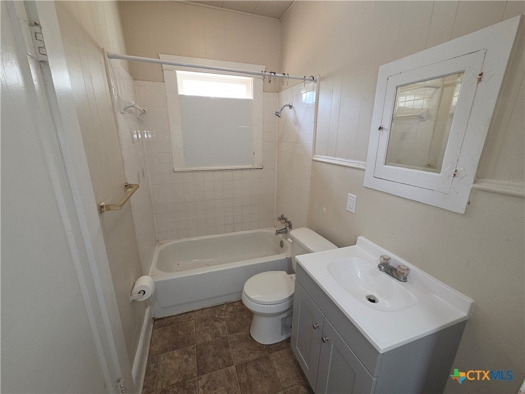 711 S 15th St - Photo 5 of 6