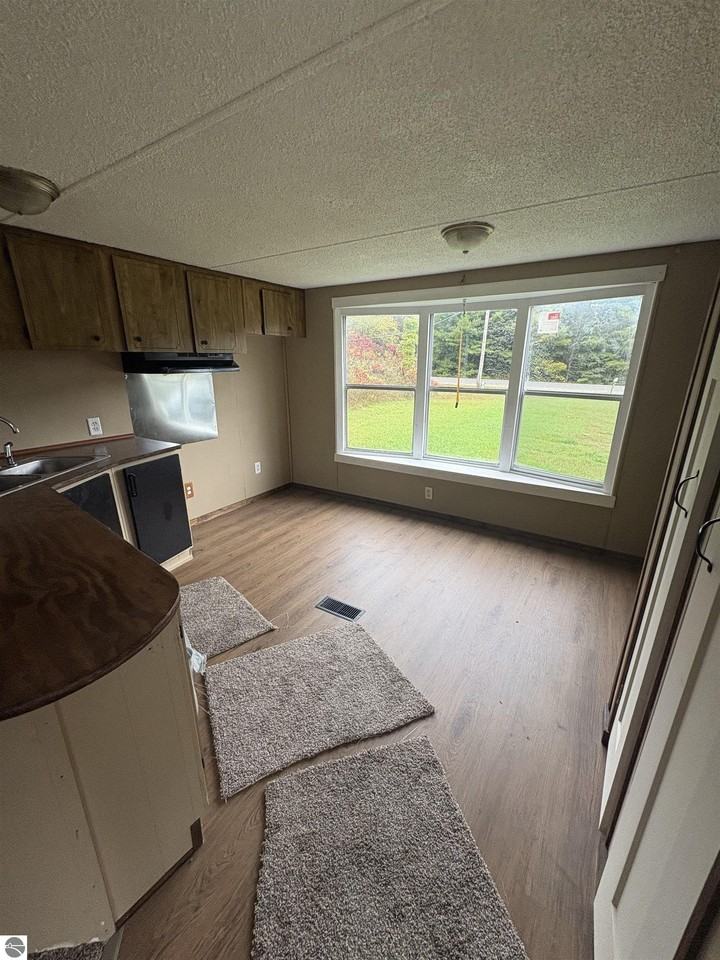 4205 Harrand Rd - Photo 2 of 11