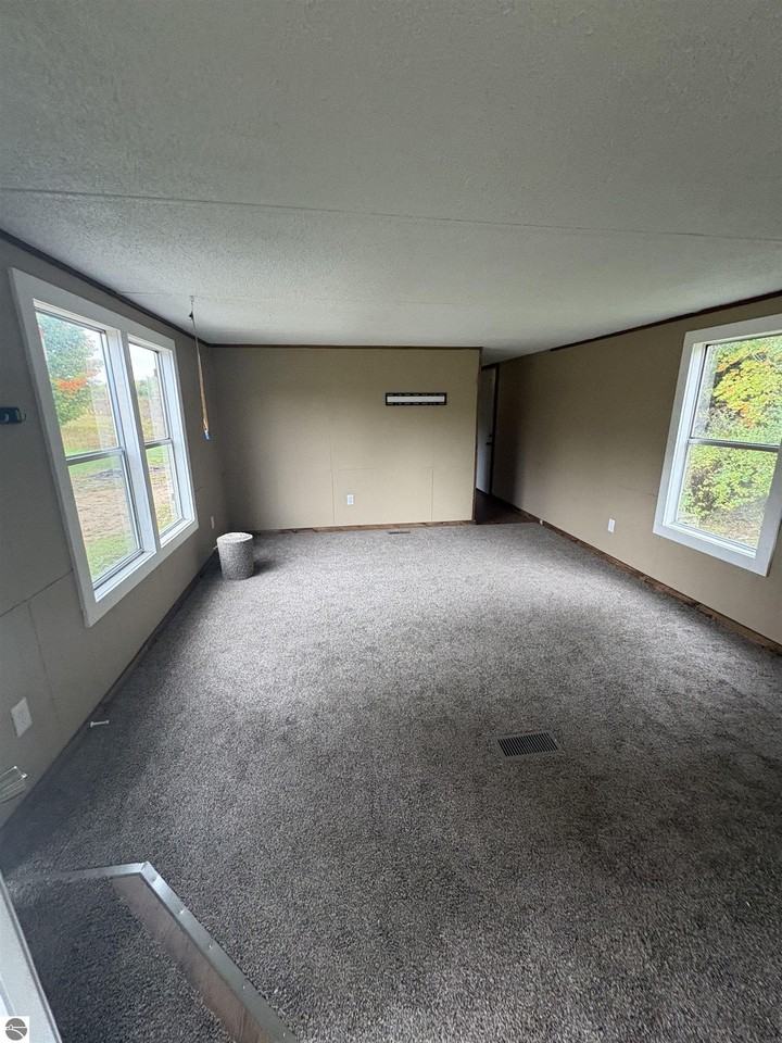 4205 Harrand Rd - Photo 3 of 11