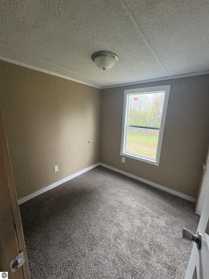 4205 Harrand Rd - Photo 5 of 11