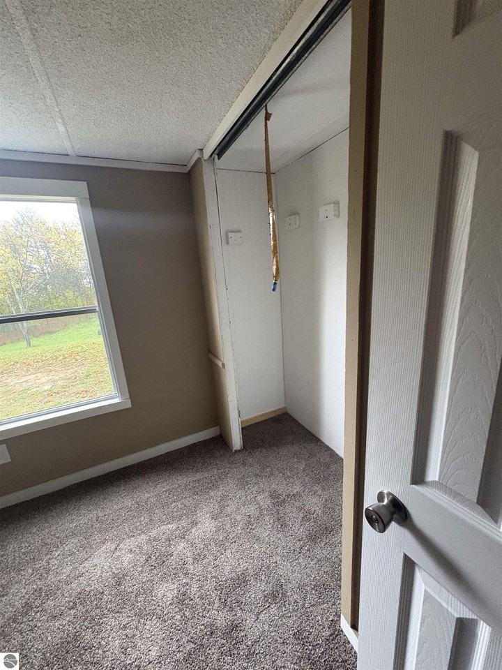 4205 Harrand Rd - Photo 6 of 11