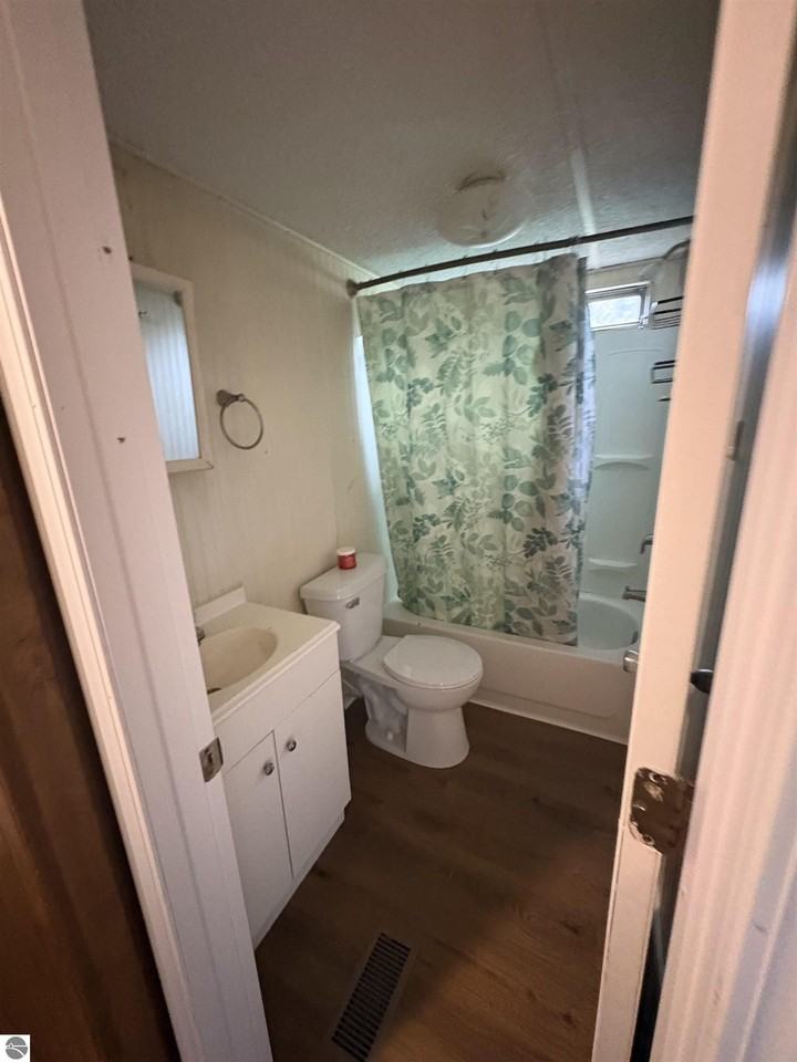 4205 Harrand Rd - Photo 7 of 11