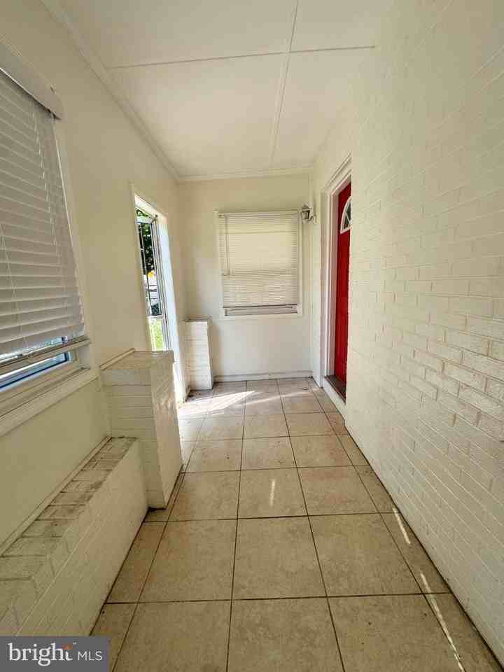 5404 James Pl Ne - Photo 3 of 9