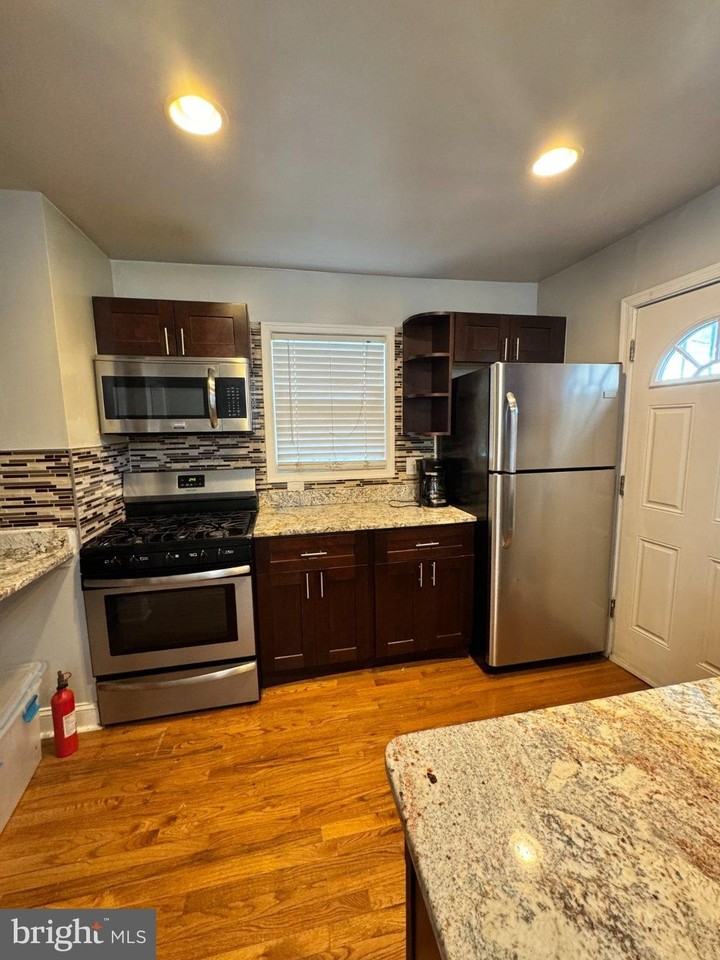 5404 James Pl Ne - Photo 4 of 9