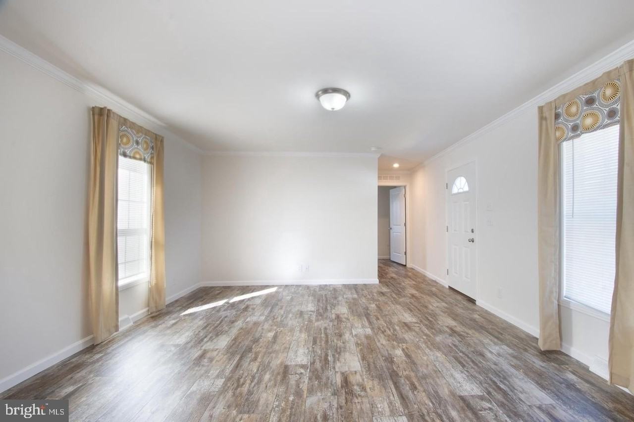 110 Carnation Dr - Photo 5 of 17