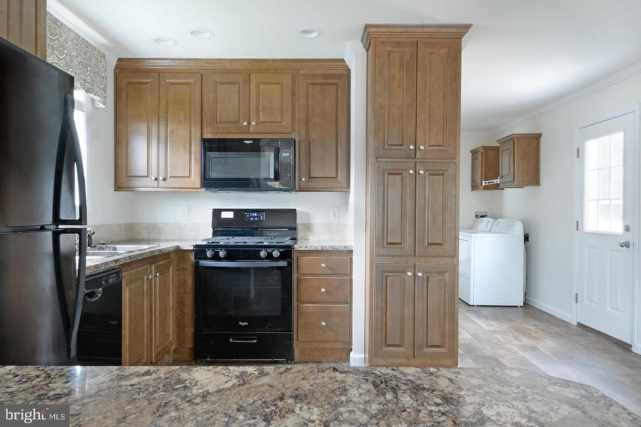 36 Riverview Dr - Photo 4 of 10