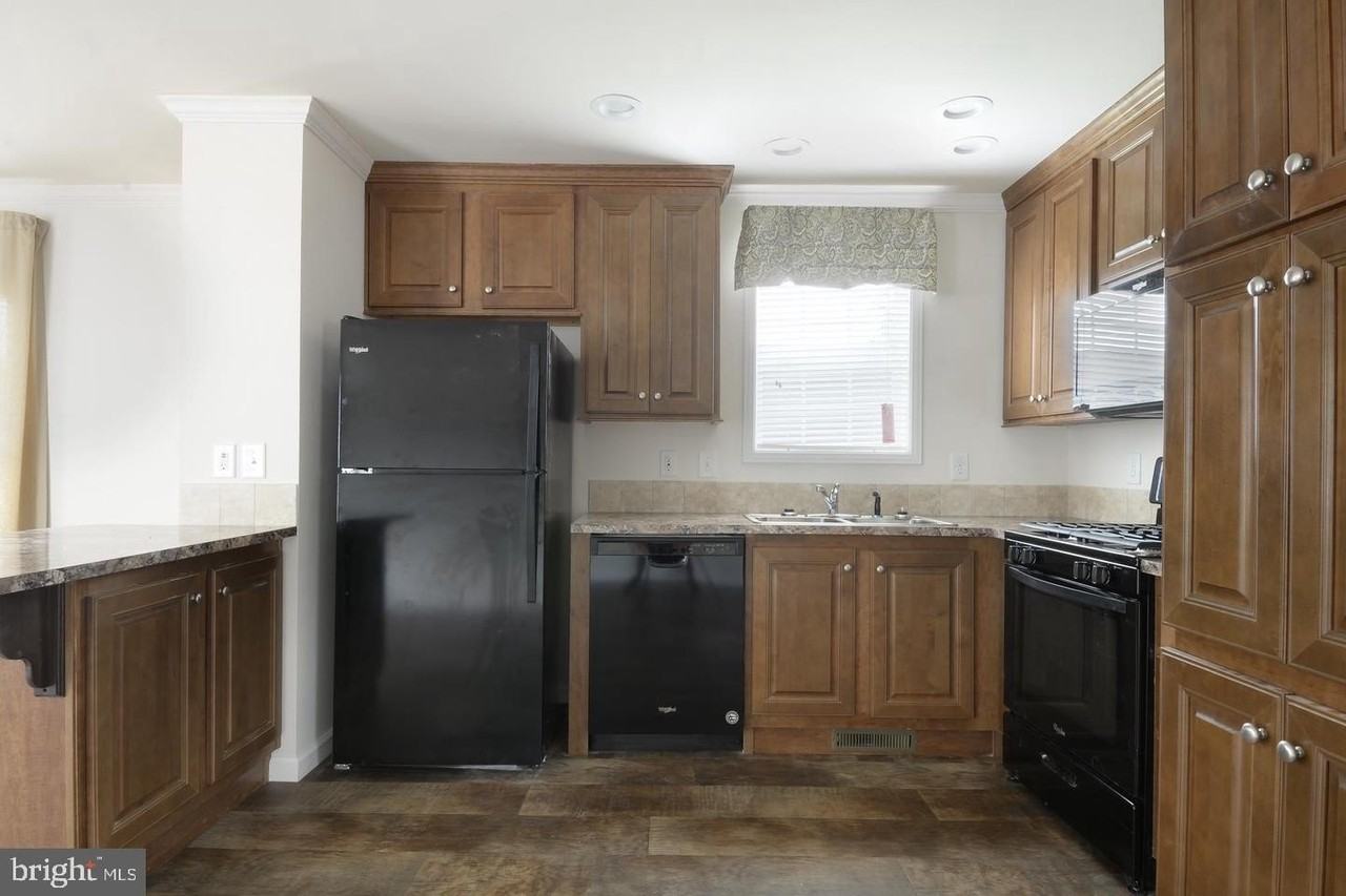 36 Riverview Dr - Photo 5 of 10