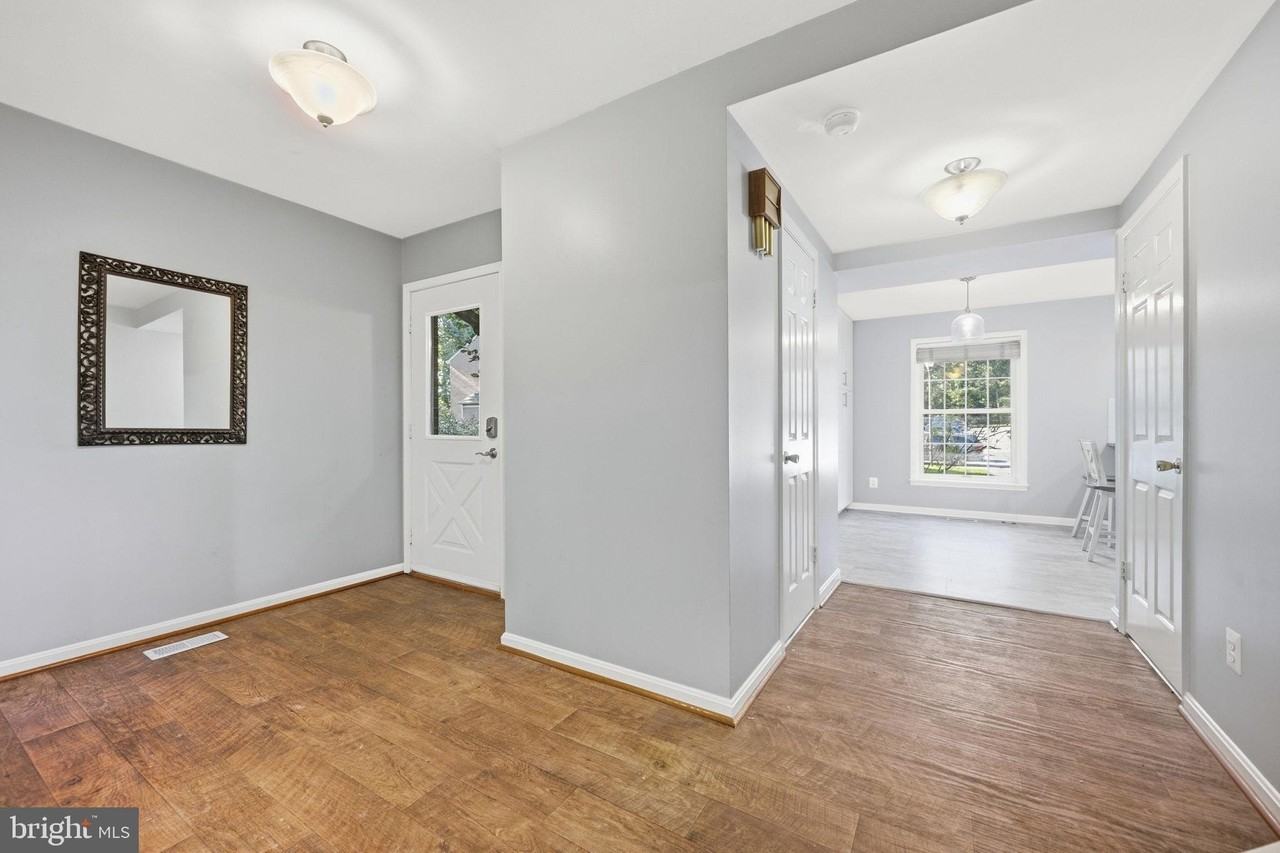 34 Tullycross Ct - Photo 3 of 44