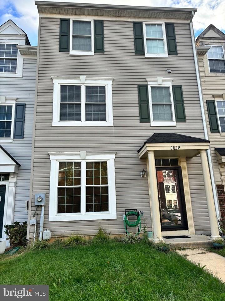 9829 Larson Pl