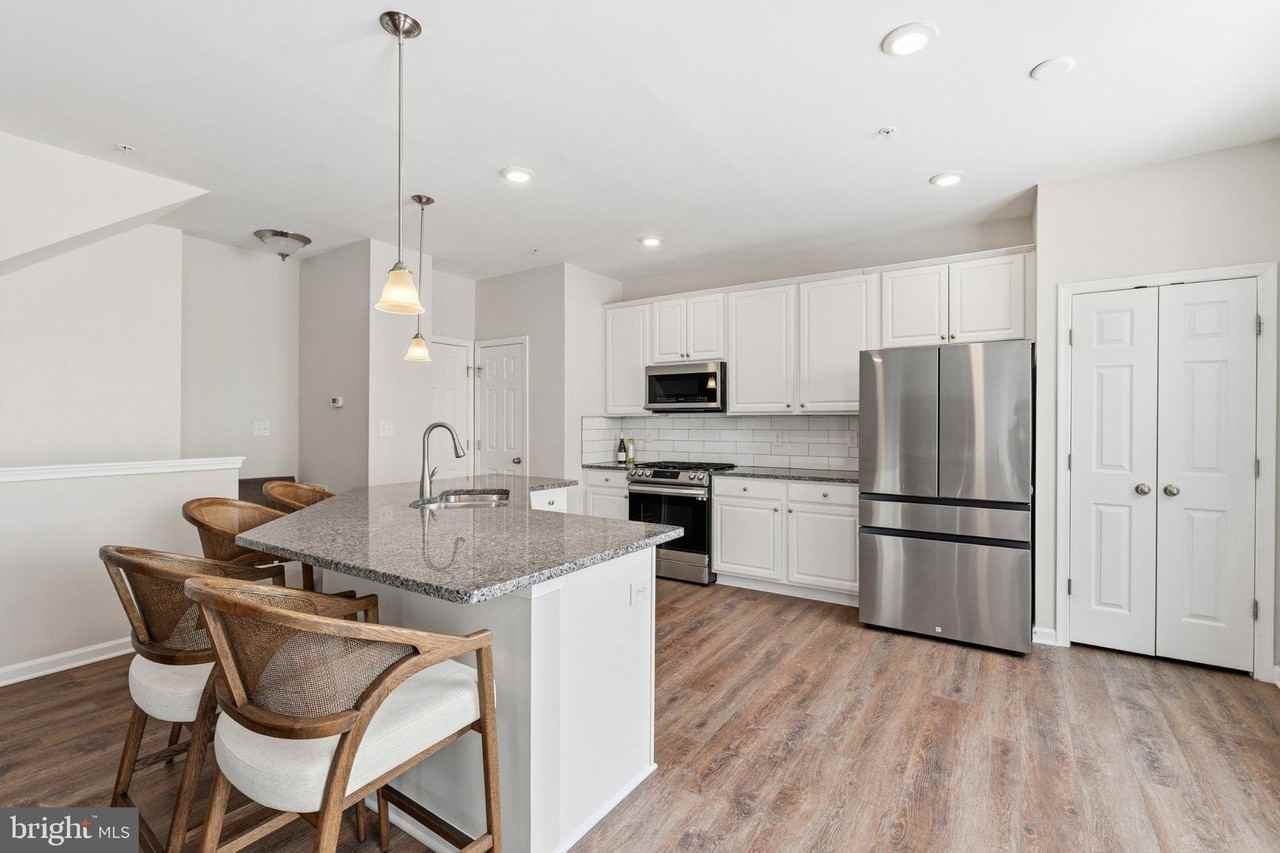 5902 Forum Sq - Photo 6 of 24