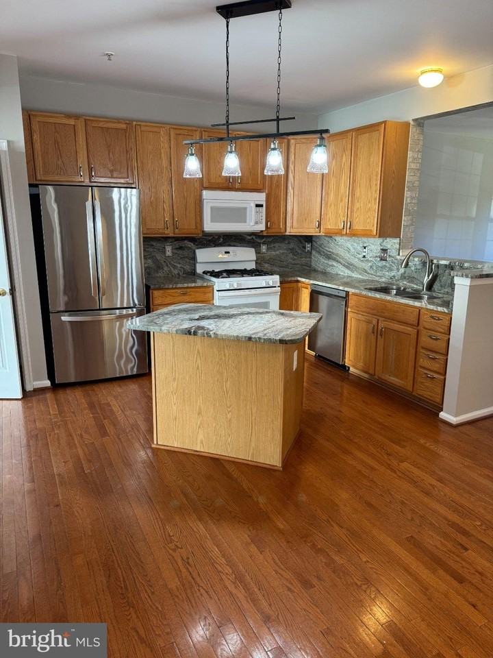 8867 Papillon Dr - Photo 3 of 16