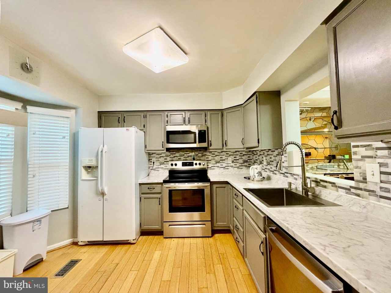 12112 Ravenwood Ct - Photo 2 of 33