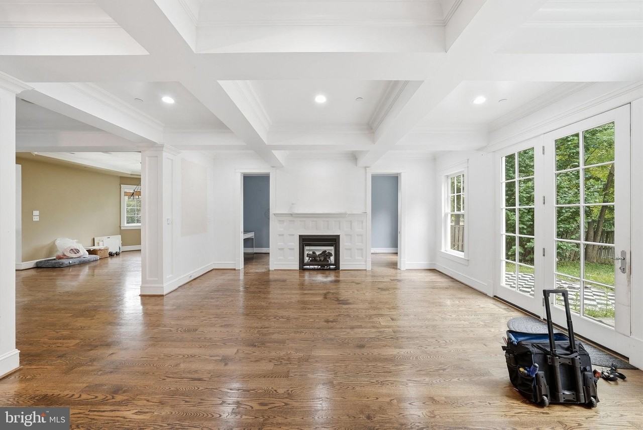 4702 W Virginia Ave - Photo 5 of 50