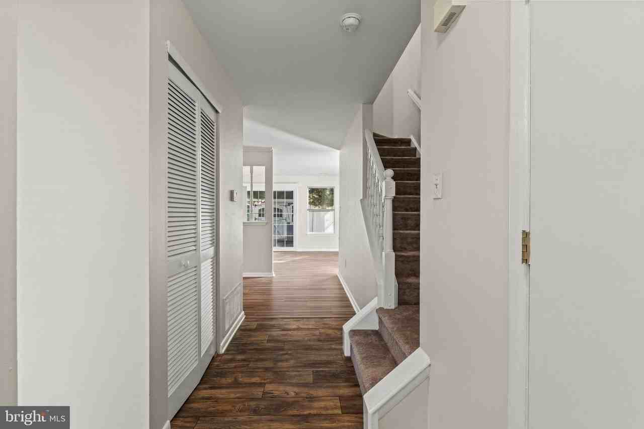 46 Grant Ln - Photo 4 of 38