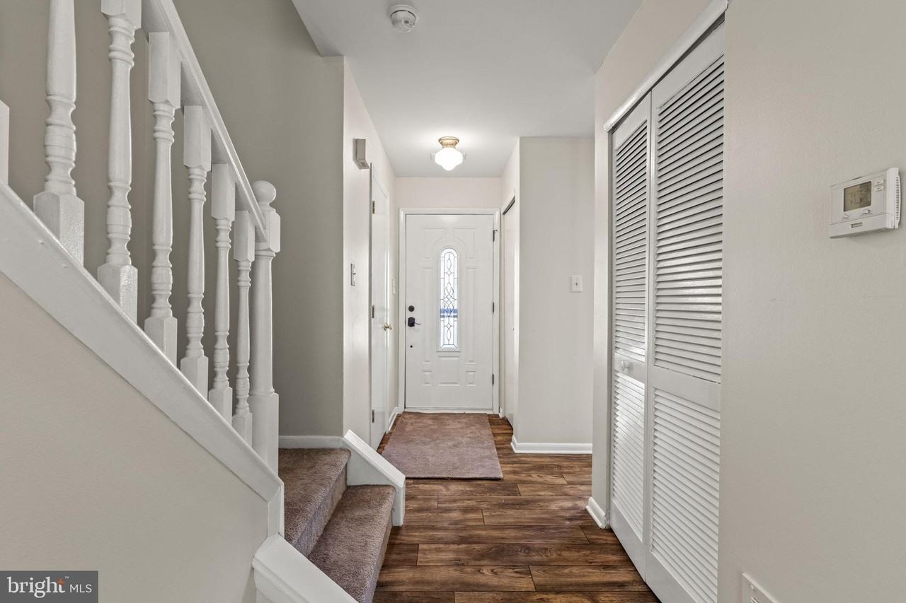 46 Grant Ln - Photo 5 of 38
