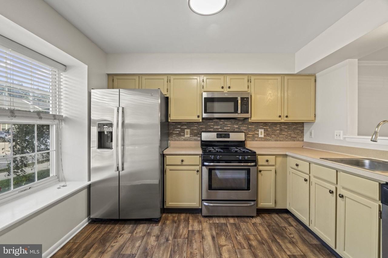 46 Grant Ln - Photo 6 of 38