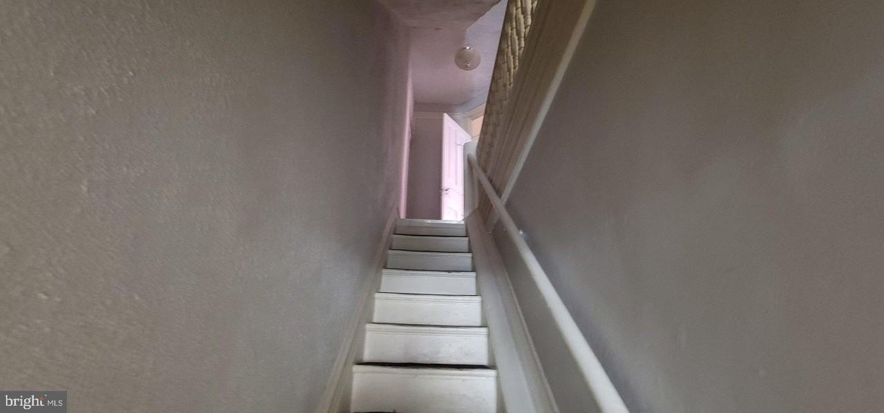 136 Elm St #B - Photo 4 of 18