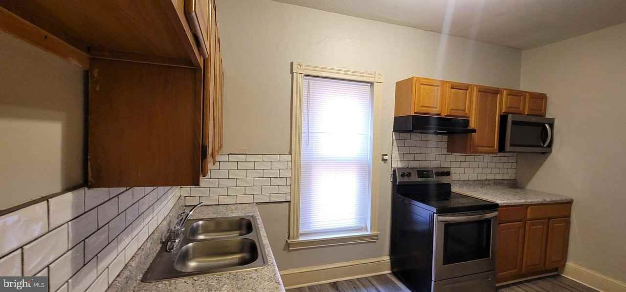 136 Elm St #B - Photo 7 of 18
