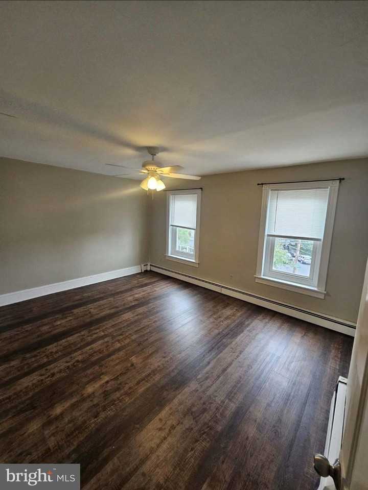 9 N West St - Photo 3 of 13