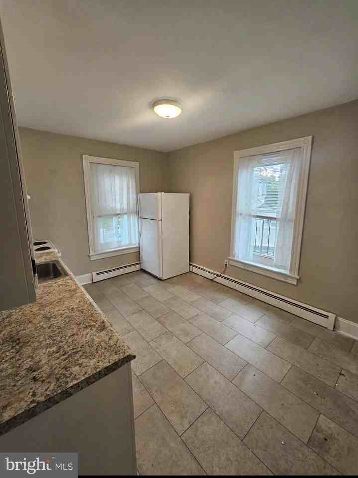 9 N West St - Photo 4 of 13