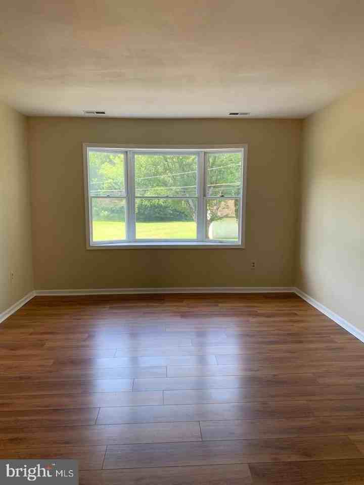 249 Periwinkle Ave - Photo 4 of 46