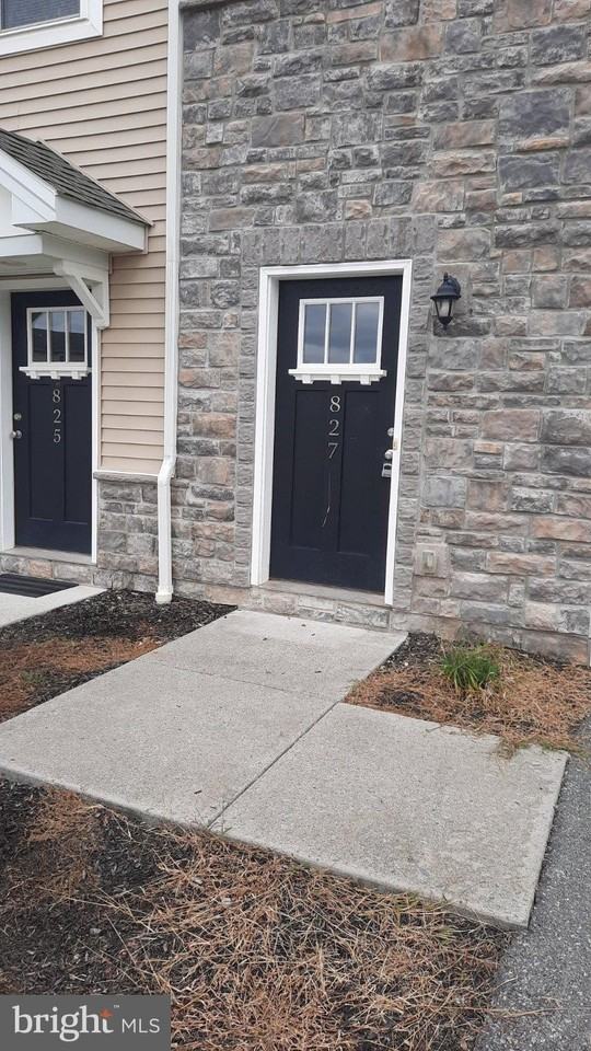 827 Schooner Ln - Photo 2 of 16